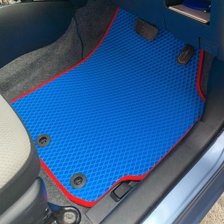 Коврики на Toyota Vitz III 2010 - 2020 в Архангельске