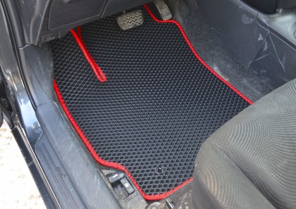 Коврики на Toyota Yaris II 2005 - 2011 в Архангельске