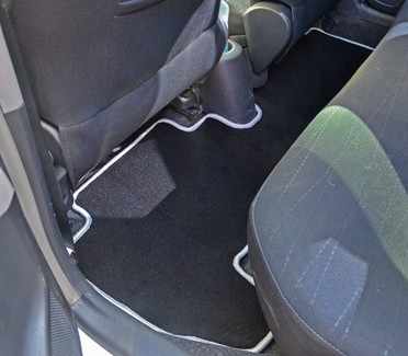 Коврики на Toyota Yaris II 2005 - 2011 в Архангельске