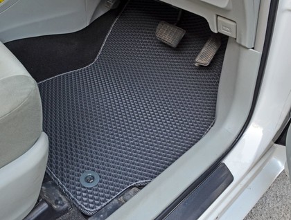 Коврики на Toyota Prius Alpha 2011 - 2021 в Архангельске