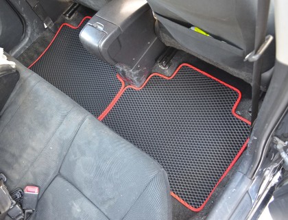 Коврики на Toyota Yaris II 2005 - 2011 в Архангельске