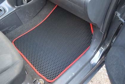 Коврики на Toyota Yaris II 2005 - 2011 в Архангельске