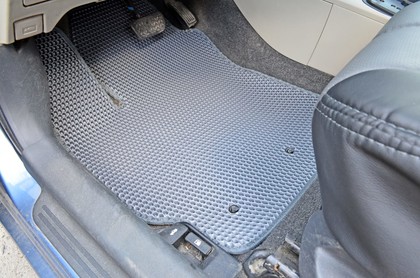 Коврики на Toyota Yaris II 2005 - 2011 в Архангельске