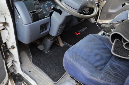 Ворсовые коврики на Mitsubishi Fuso Canter VII широкая кабина 2002 - 2017 в Архангельске